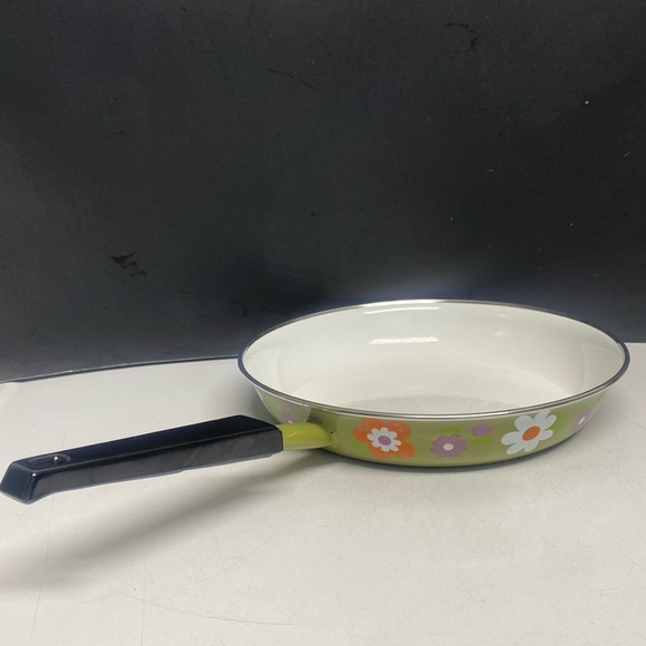 Daisy Flower Enameled Sauté Handled Pan - Picture 1 of 17